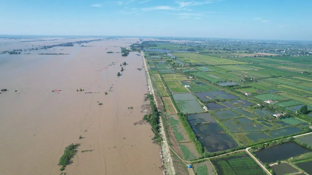 ​国家防办、应急管理部调派排涝力量增援湖南华容